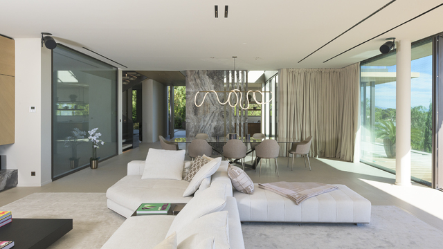 Villa Skyfall, designed by Cabinet architecture Golfe-Juan | Cochet Païs