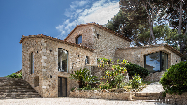 Villa Le Bastion, designed by Cabinet architecture Cap d'Antibes | Cochet Païs